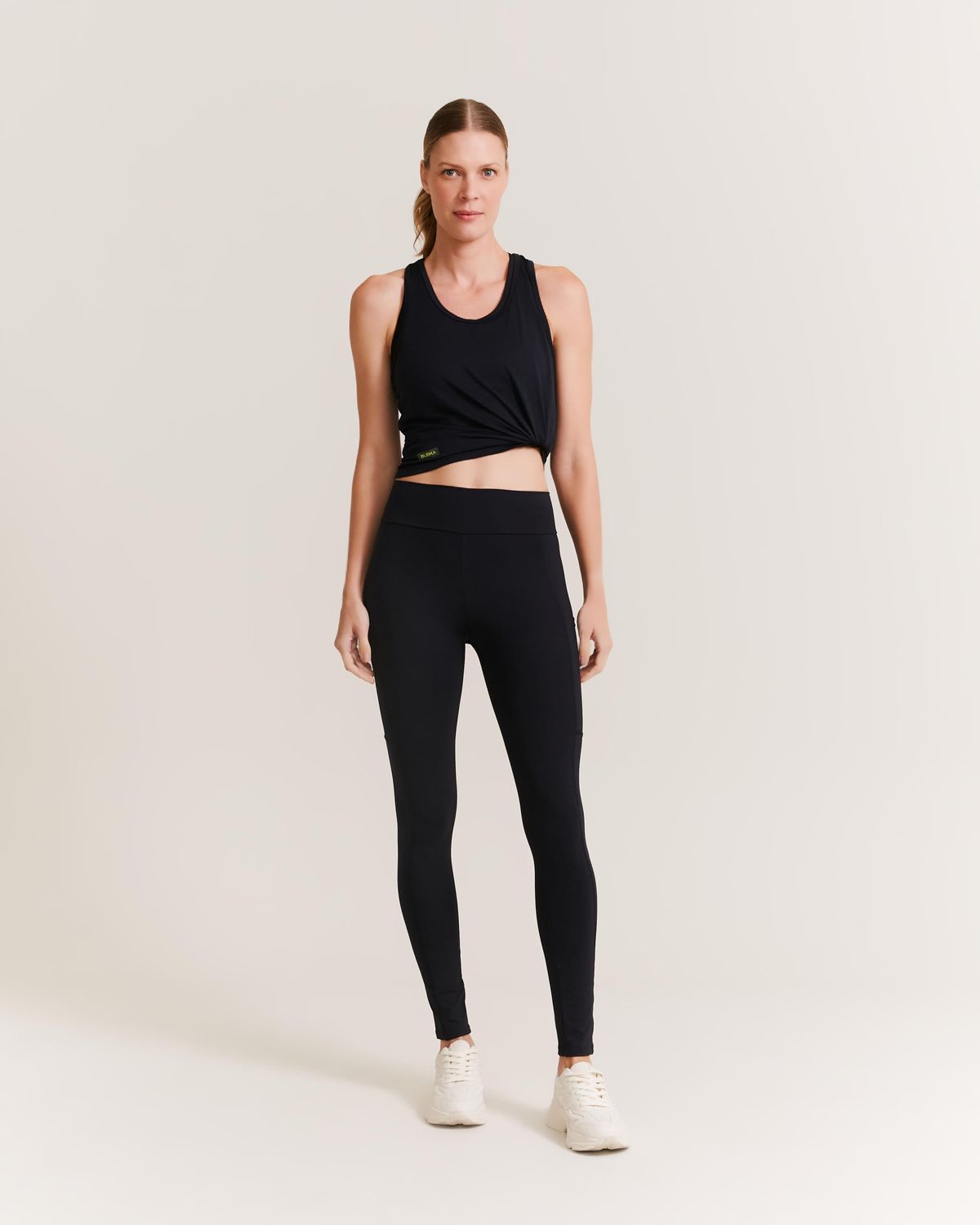 Legging Com Recorte Bolso Lateral - Preto
