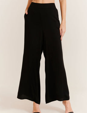 Calça Ampla Bolsos Laterais - Preto