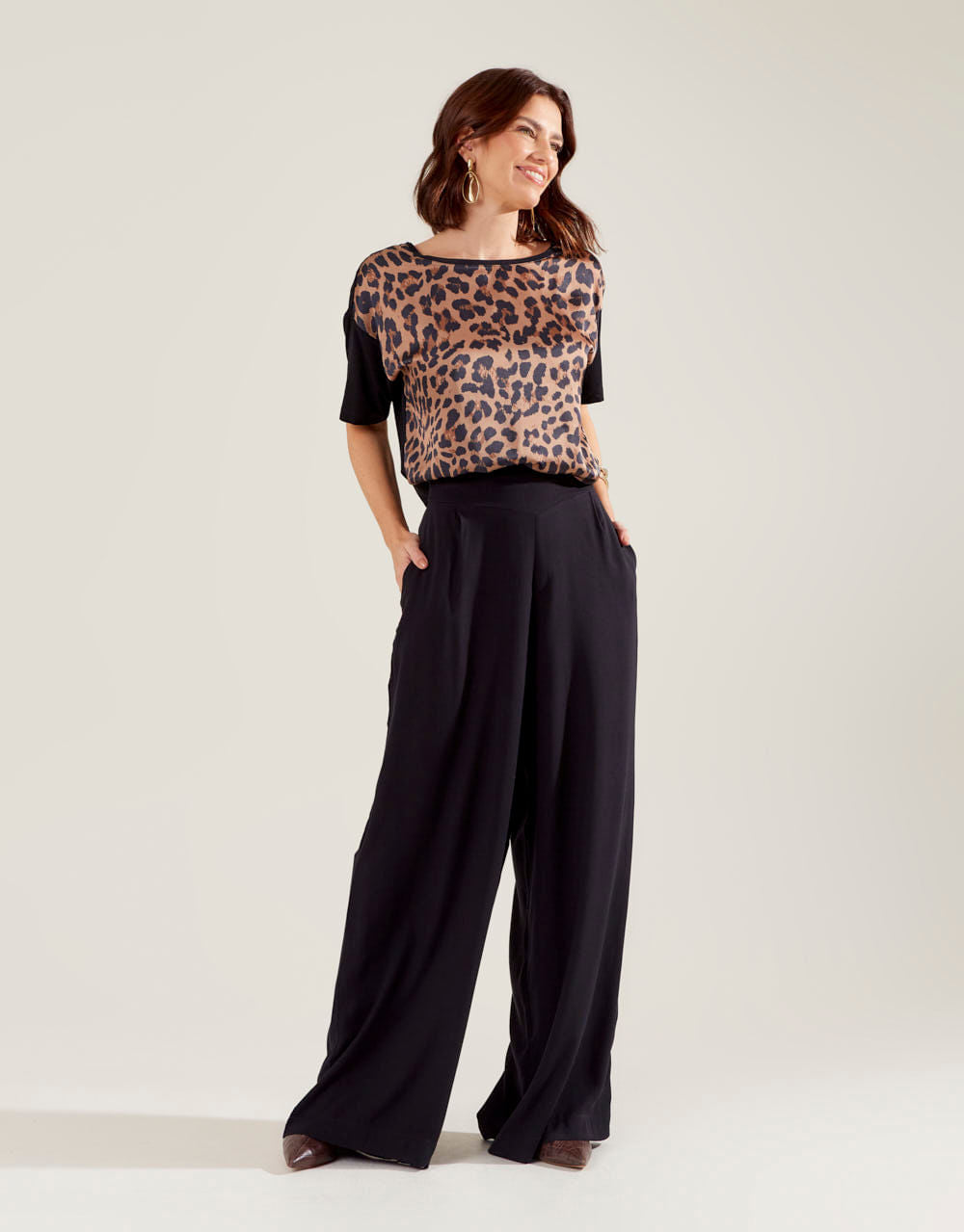 Blusa Ampla Estampada Onça - Preto