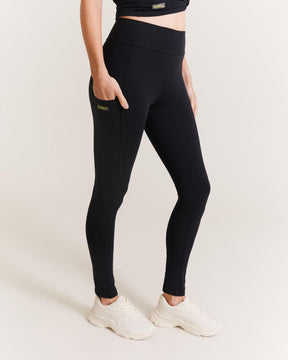 Legging Com Recorte Bolso Lateral - Preto