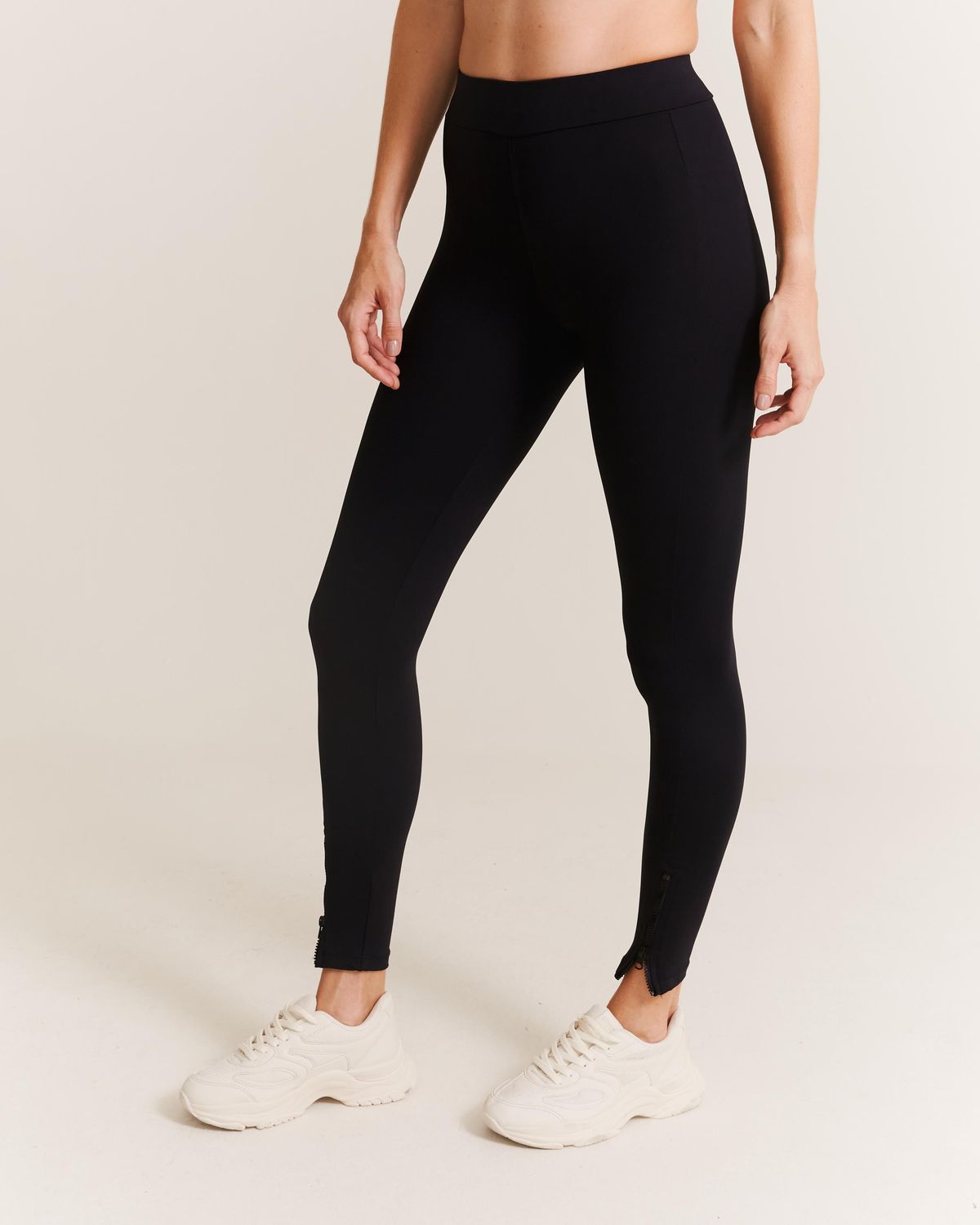 Legging Detalhe Zíper Perna - Preto