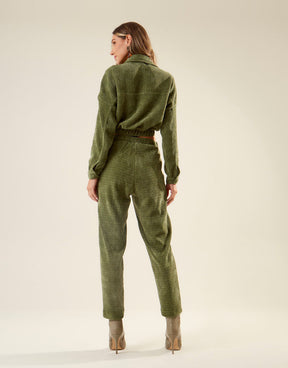 Calça Cenoura Botões Veludo Colete - Verde Oliva
