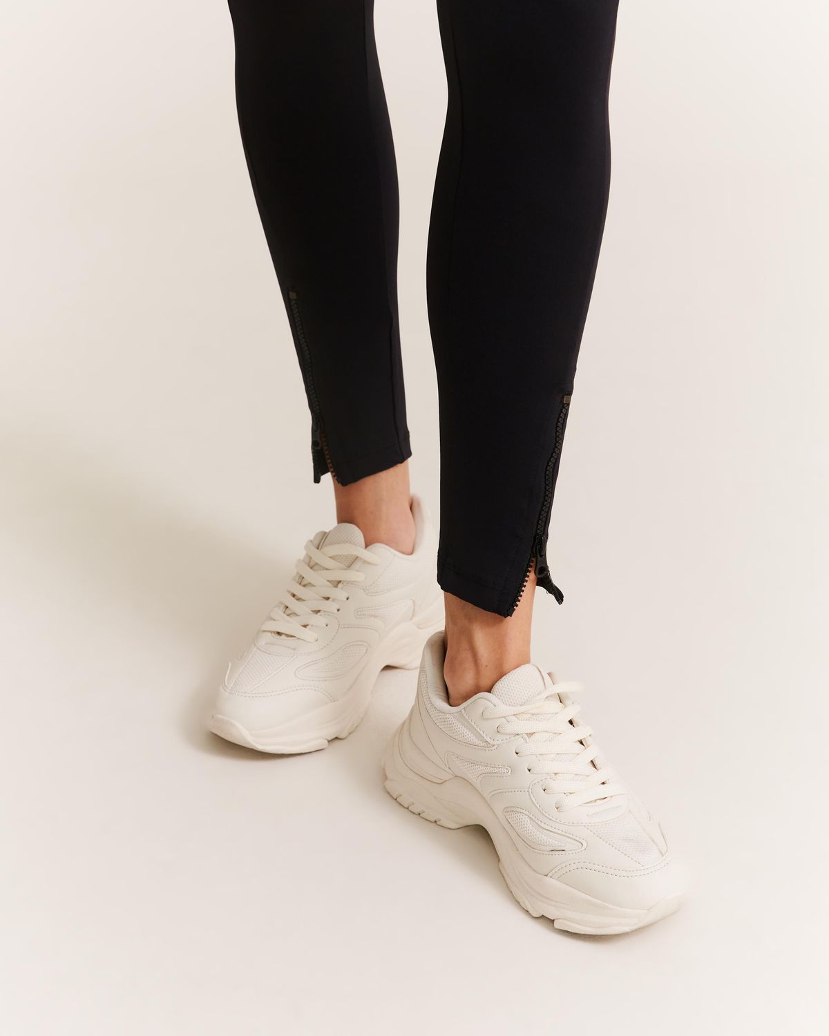 Legging Detalhe Zíper Perna - Preto